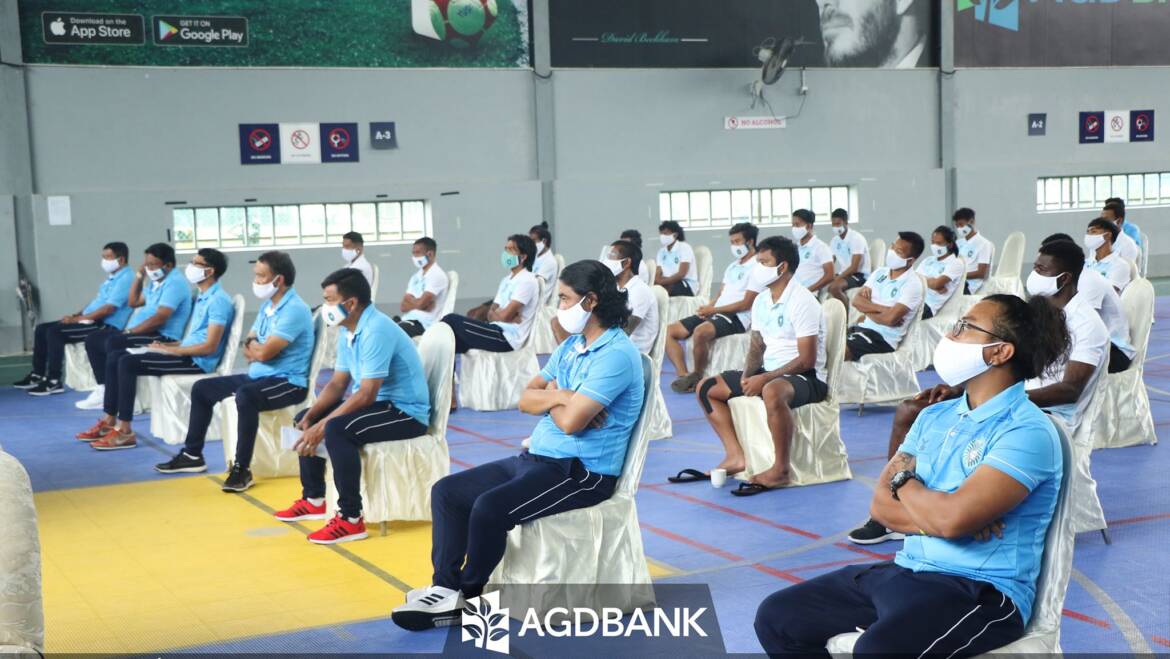 မြန်မာနိုင်ငံဘောလုံးအဖွဲ့ချုပ်ဒိုင်ဌာနမှ တာဝန်ရှိသူများက ဖီဖာဘောလုံးဥပဒေအသစ်များ လာရောက်ရှင်းလင်းတင်ပြ