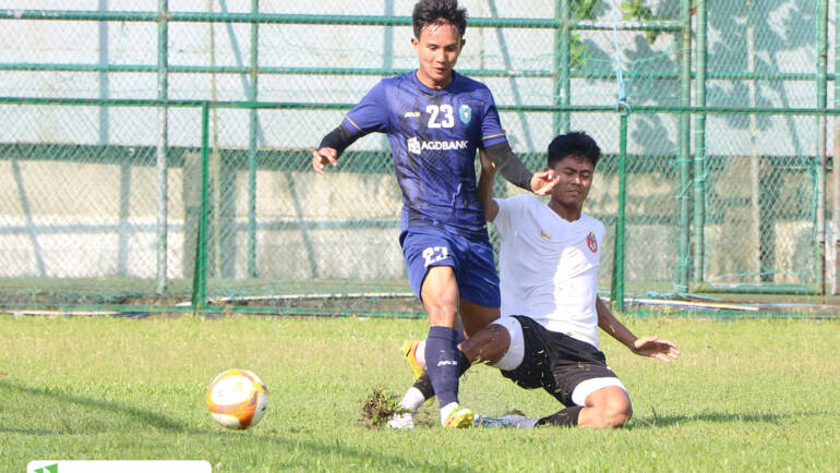 Lions beat Junior Lions 5-2 in friendly match