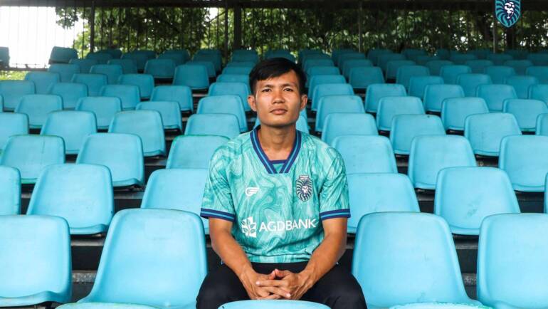 Saw Aung Myo Tun sings a year contract with Yangon United