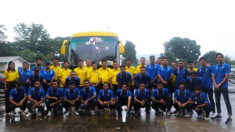 Yangon United’s team and officials have traveled to Taunggyi for their upcoming match against Shan United. They departed this morning at 6 am from the Yangon United Sports Complex, using JJ Express as their official transportation partner.